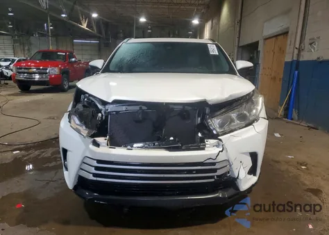 2019 Toyota Highlander Se z USA, uszkodzony, nr VIN 5TDJZRFH0KS621900